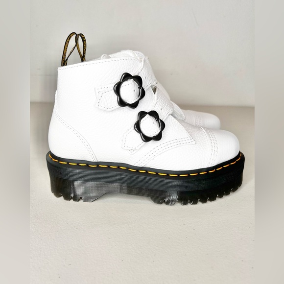 NWOT Dr. Martens Devon Flower Buckle Leather Platform Boots Size 7 - Picture 5 of 8